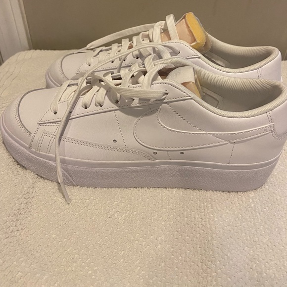 NWOB Nike blazer low triple white - Picture 3 of 5